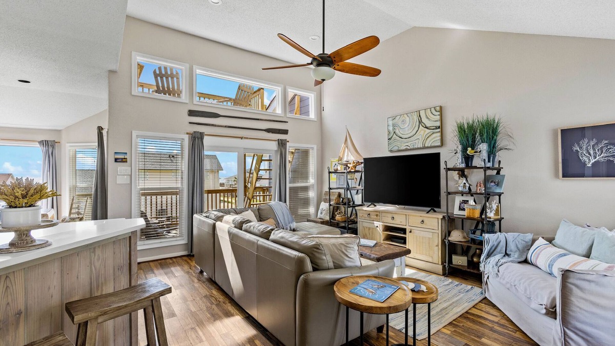Galveston House | Cozy Seaside Retreat, Hot Tub, Oceanview, 3 Decks, Short Walk to Secluded Beach