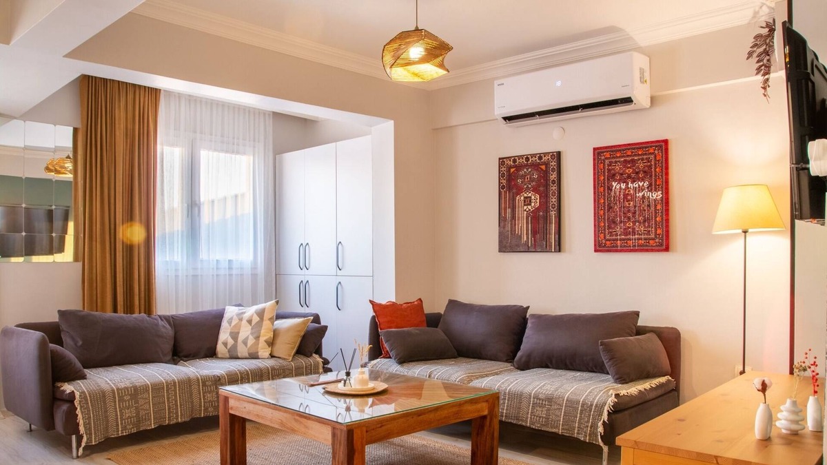 Kusadasi City Centre Apartment | Cozy Seaside Retreat w Sea View in Kusadasi