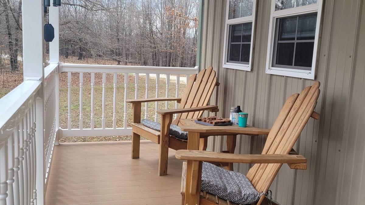 Lebanon Cabin | Cozy secluded cabin. 10 minutes from Bennett Springs State Park. Pet friendly