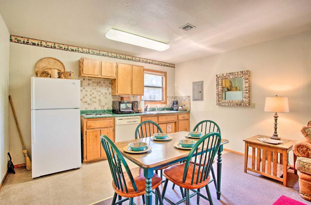 Davis House | Cozy, Secluded Davis Cabin on 60 Wooded Acres