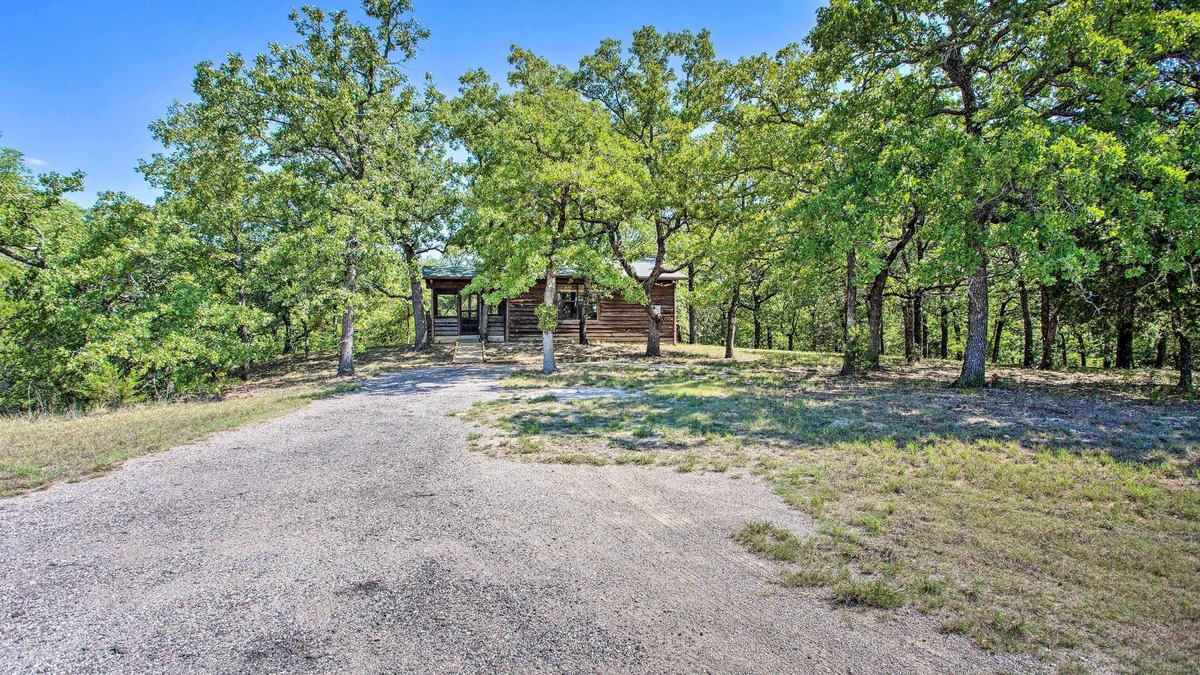 Davis Cabin | Cozy, Secluded Davis Cabin on 60 Wooded Acres