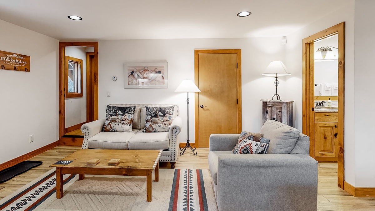 Turtle Lake House | Cozy & secluded studio - quiet location near town, hiking, & skiing