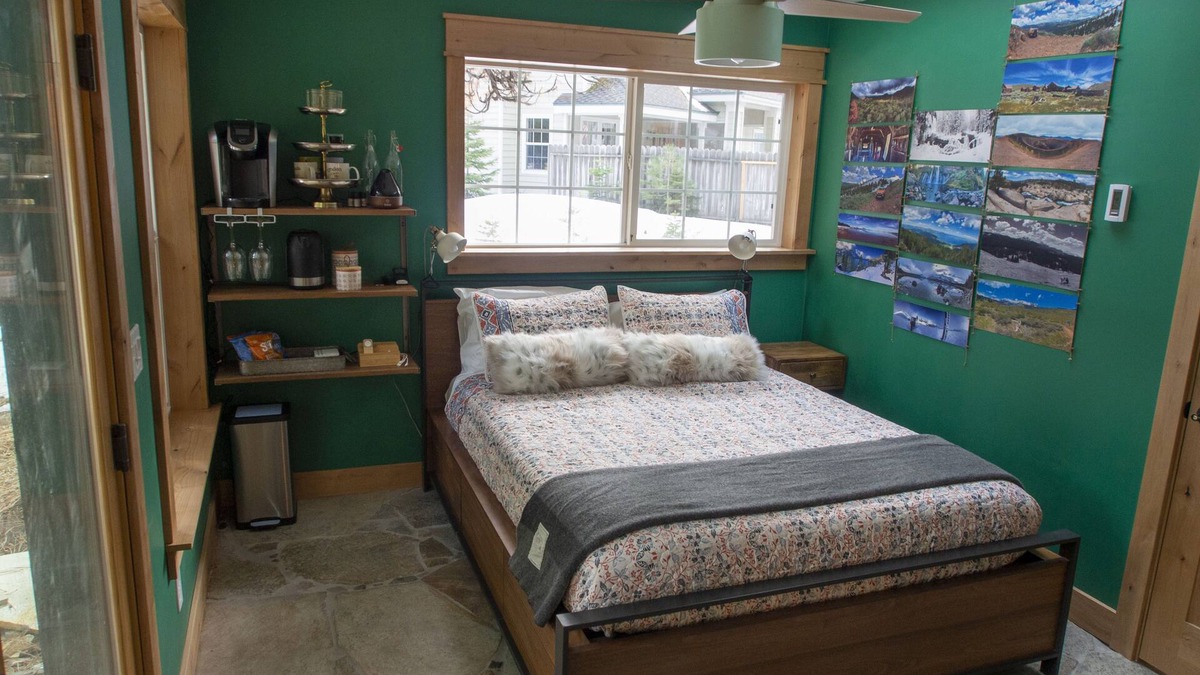 Christmas Valley House | Cozy Secluded South Lake Tahoe Riverfront Getaway for 2, Incredible Private View