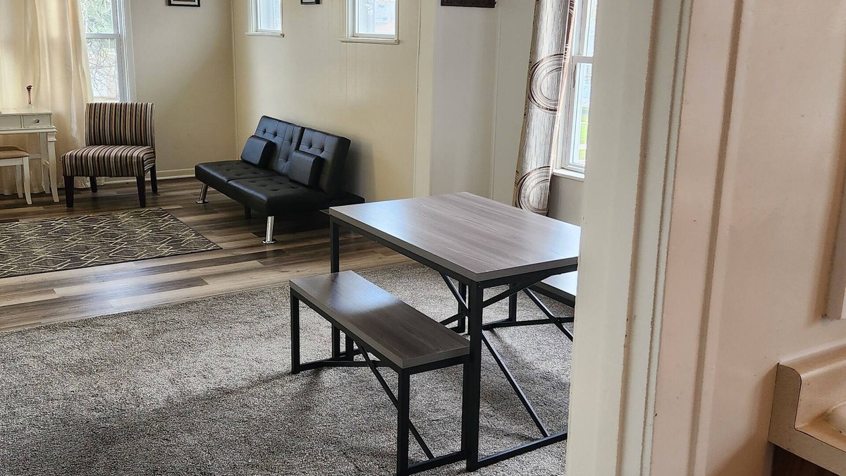 Kenosha House | Cozy second floor deplex 2-bedroom in peaceful Kenosha with AC, heat and WiFi