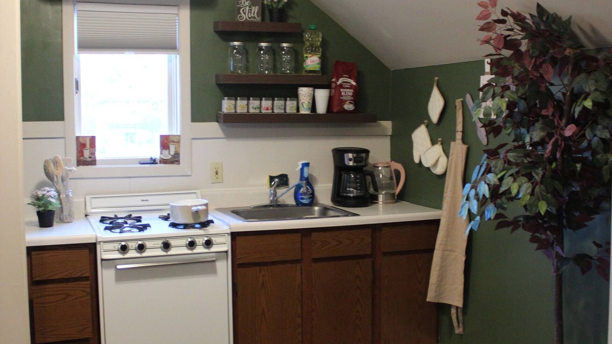 Mankato Apartment | Cozy Second-Floor Stylish & Comfortable Stay