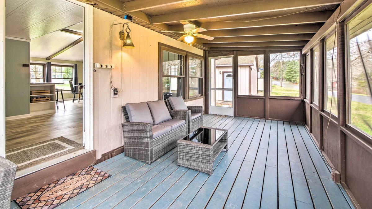 Sherrodsville House | Cozy Sherrodsville Home: Walk to Lake Atwood!