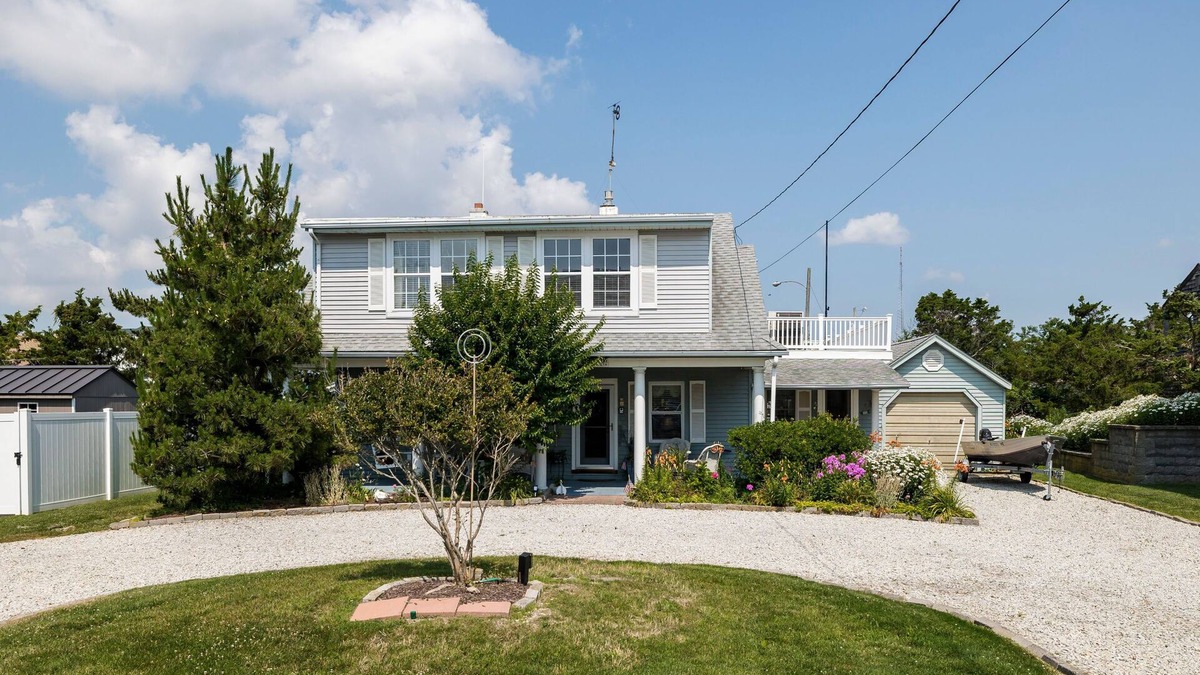 Strathmere House | Cozy Shore House, Beach on one side, Bay on the other side