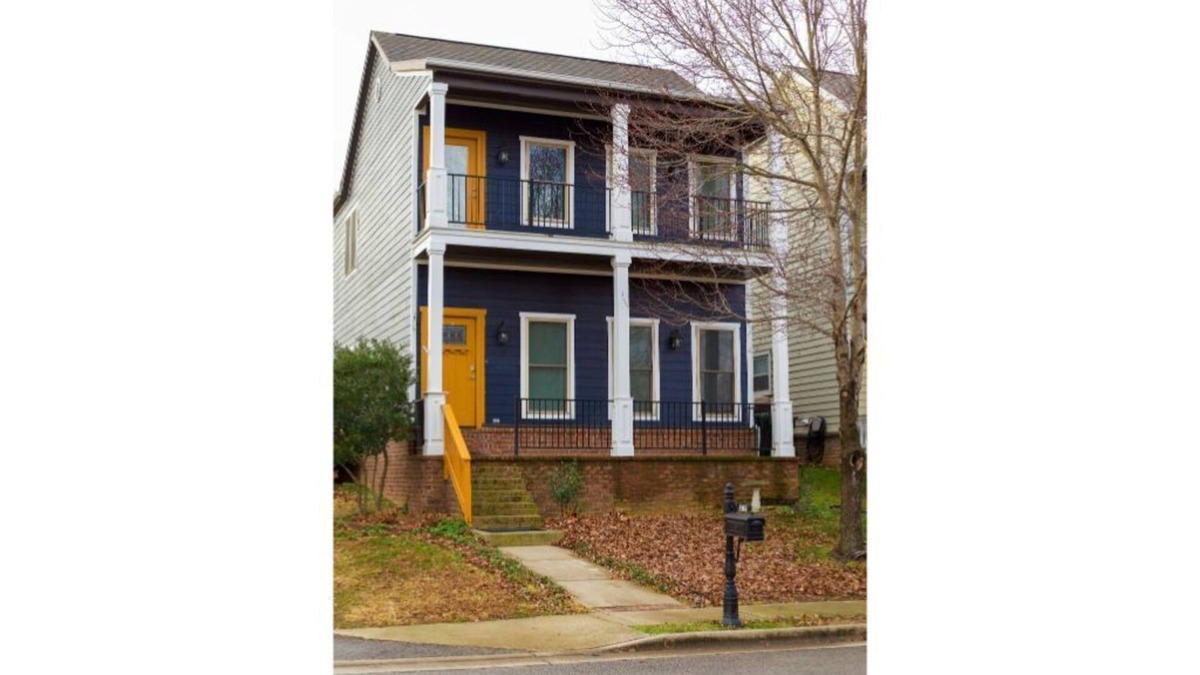 Rogers House | Cozy shotgun style house, centrally located in Northwest Arkansas.
