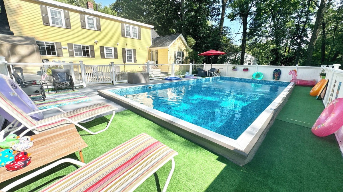 Fitchburg Apartment | Cozy side-by-side 1 bed 1 bath Apartment - Relaxing Getaway with a Pool