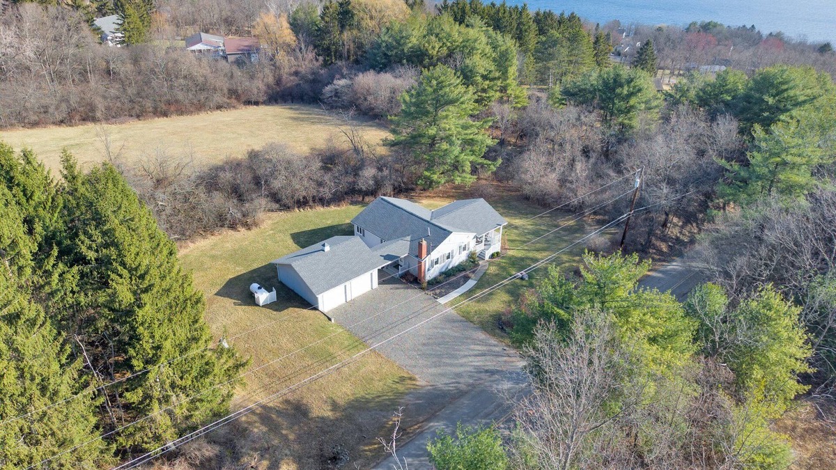 Watkins Glen House | Cozy, simple 2 bed, 1 bath in FLX wine country.