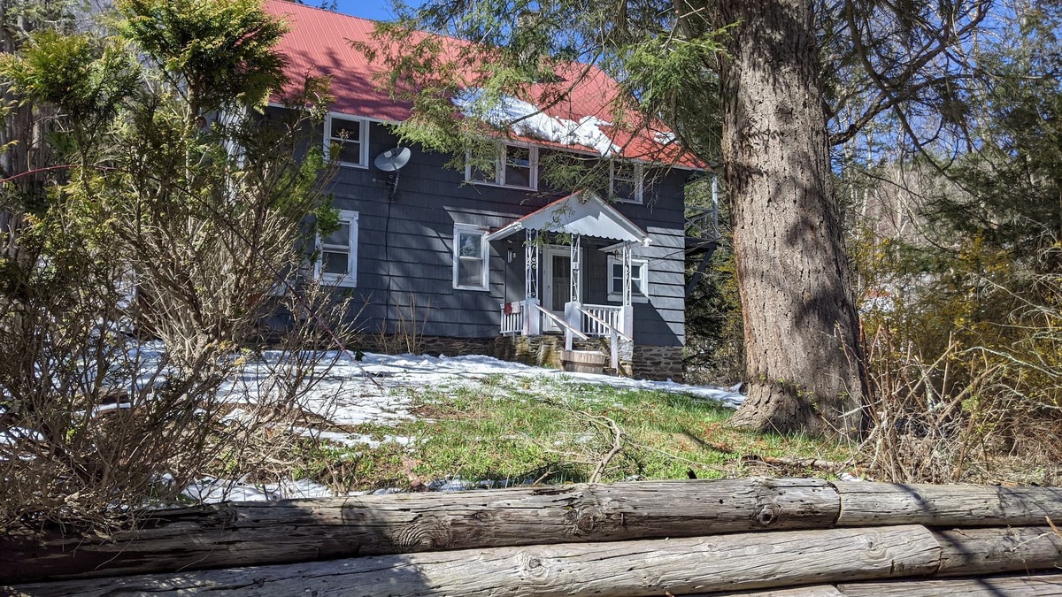 Fleischmanns Apartment | Cozy Ski 2bd Apt. One mile from Belleayre Mountain.