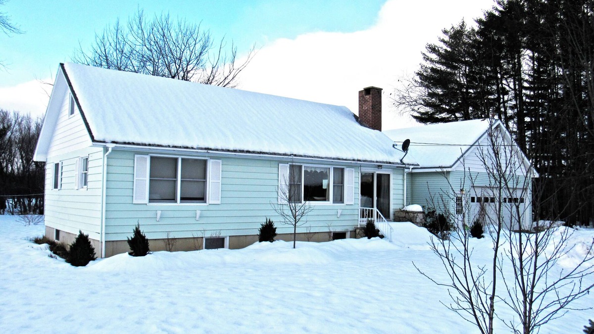 Bethel House | Cozy Ski Home w/Fireplace 7 Min. to the Slopes!