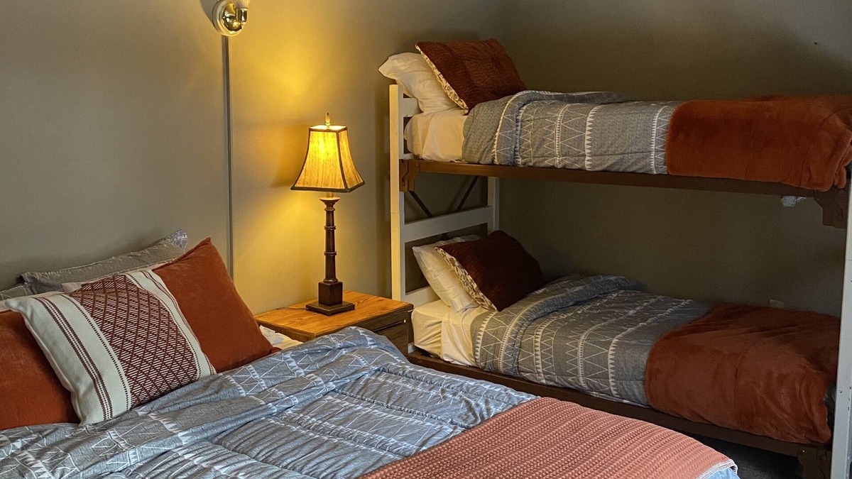 West Dover House | COZY SKI House, 5 Minutes near Mt Snow!