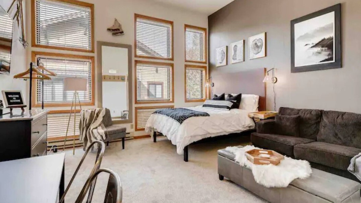 Mountain House Apartment | Cozy Ski in/Ski out studio steps from the lift!