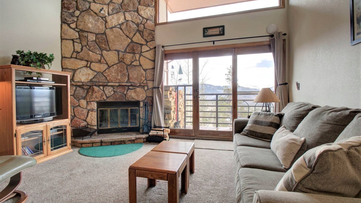 Wildernest Condo | Cozy Ski Studio With Breathtaking Views! DD402E