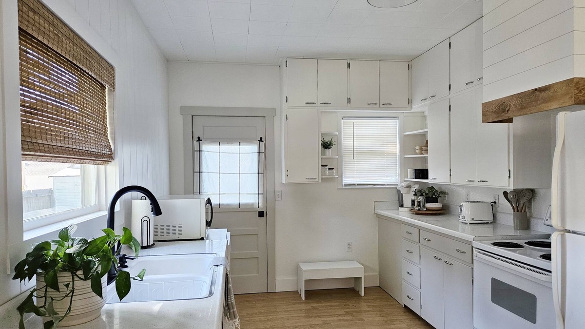 Wauneta House | Cozy small town home