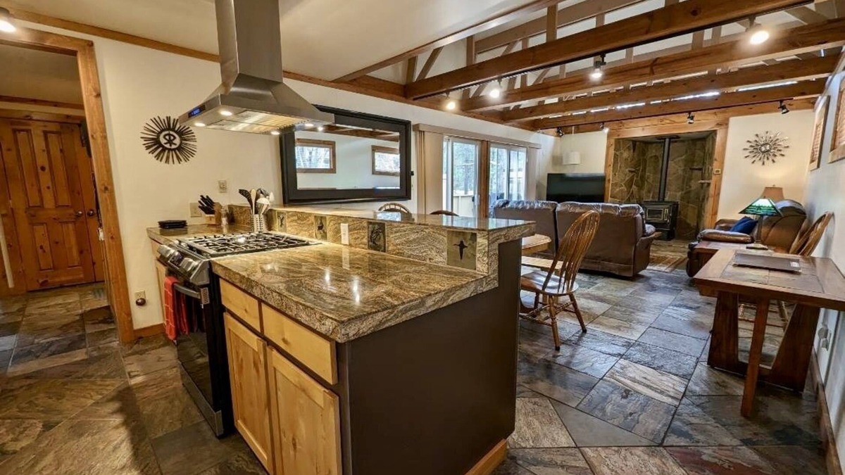 Sunriver House | Cozy, smoke-free, 2 BD 2 BA home, 6 adult MAX, 6 SHARC passes, steps to village