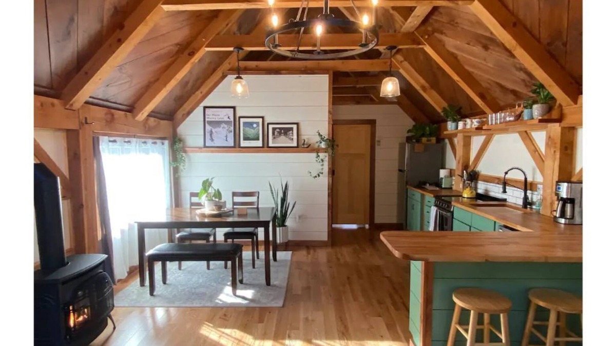 Jeffersonville Cabin | Cozy Smugglers Cabin, On the River & in Nature