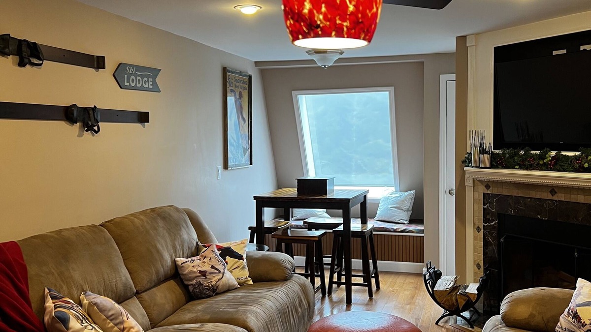 Snowshoe Condo | Cozy Snowshoe Retreat! 2BR/2BA Ski-out condo