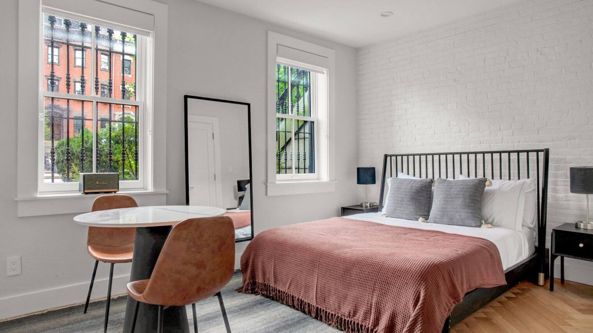 Columbus Apartment | Cozy South End Studio near T, Shops + Dining, by Blueground