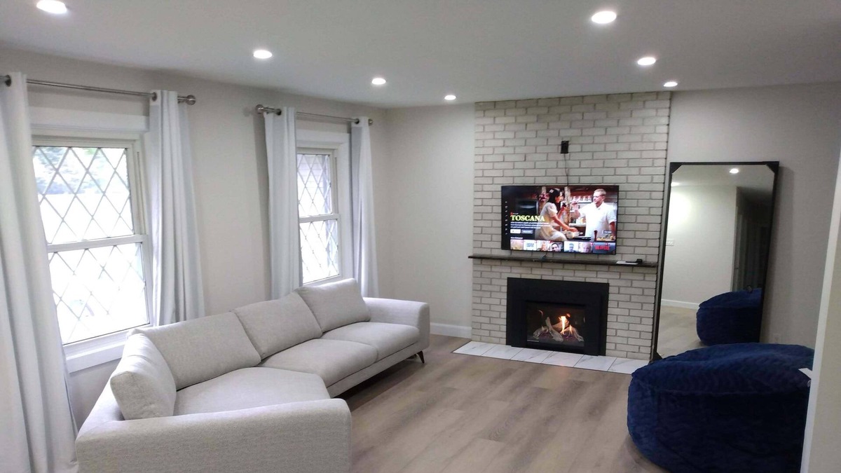 London House | Cozy space with fire place