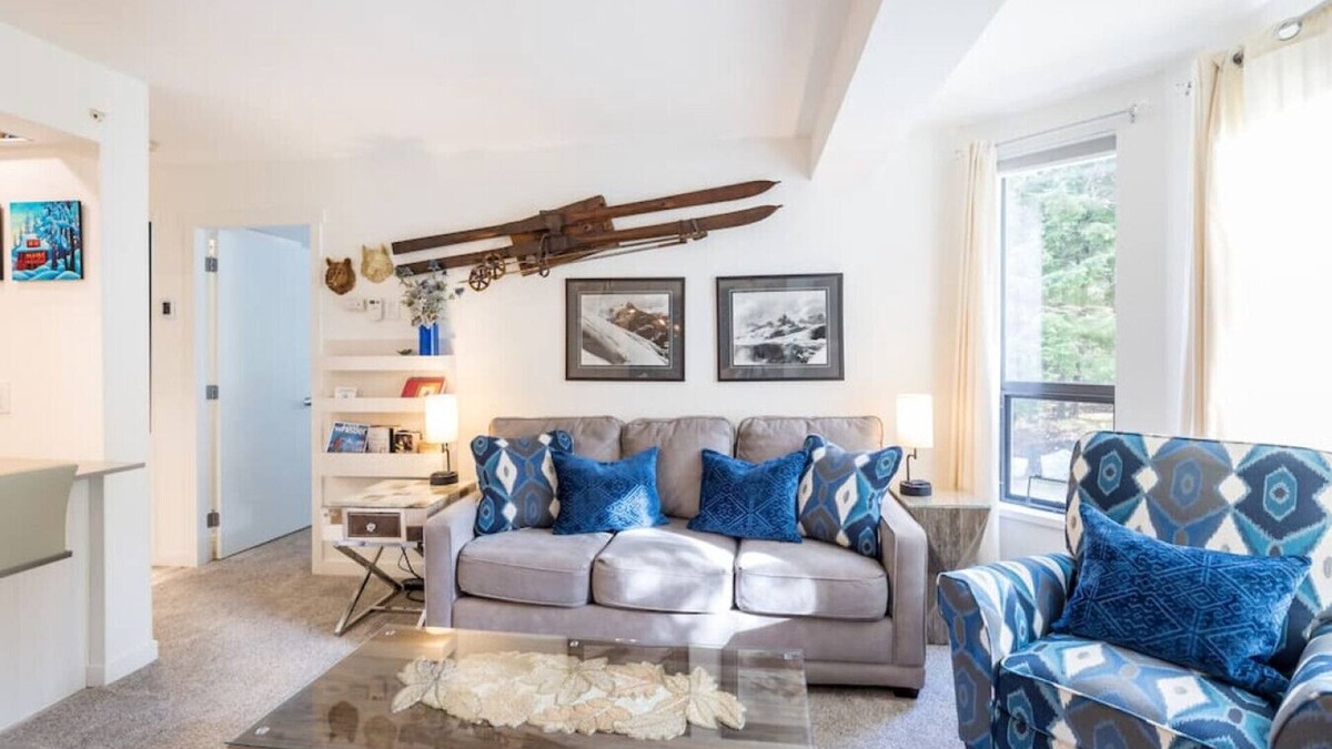 Upper Village Apartment | Cozy & Spacious 1BR:Sleeps 4,Pool, Hottub, Sauna, Walk to Shops, Restaurants & Trails!