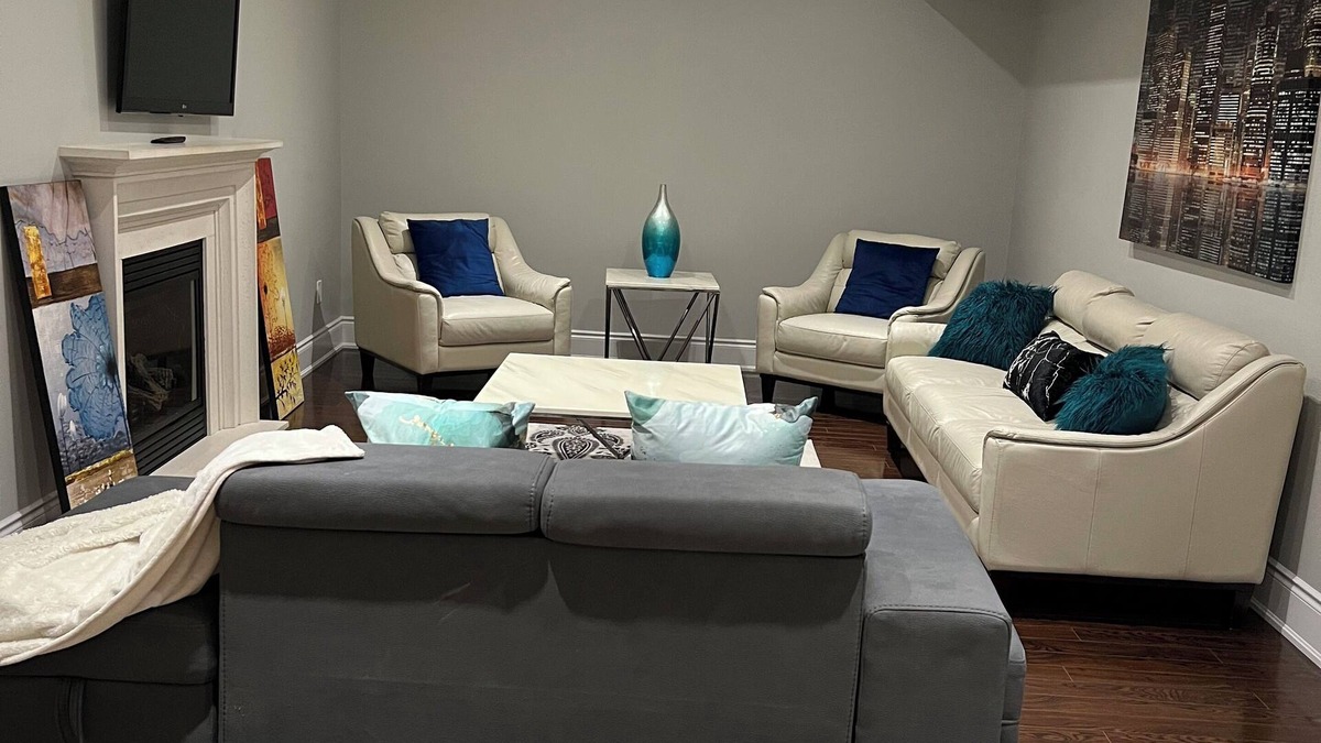 Vaughan House | Cozy & spacious 2 bedroom basement apartment just 16 minutes from the airport.