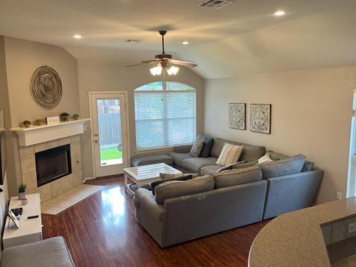 Timberwood Park House | Cozy & spacious 3 bed home North San Antonio - Stone Oak area