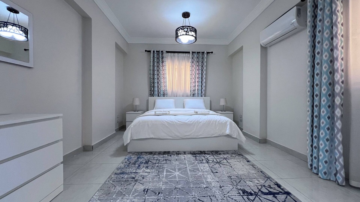 Al-Khalifa Apartment | Cozy Spacious 3BR Apt - King Beds - with AC & WiFi in fantastic New Cairo