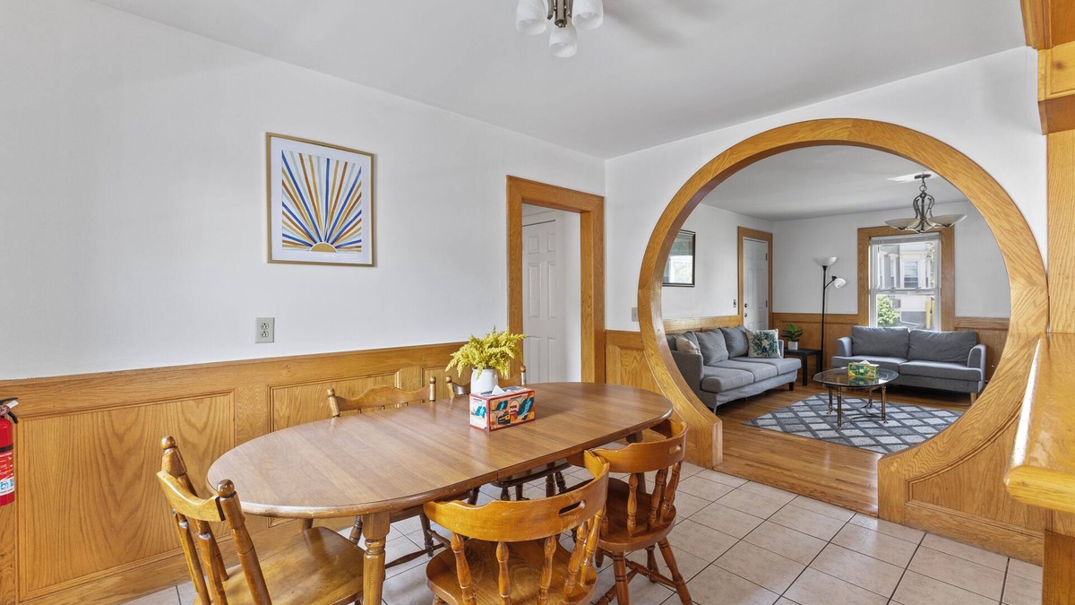 Malden Apartment | Cozy & Spacious 3Br home in Malden/with free parking and windows AC