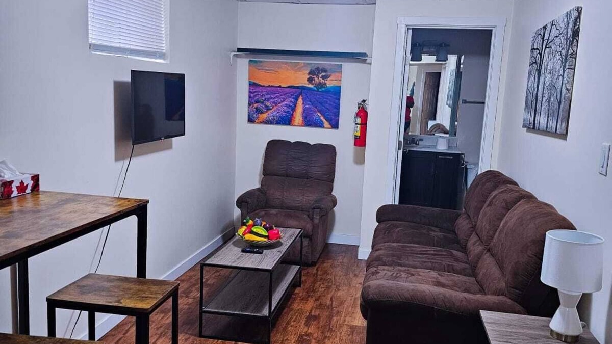 Regina Apartment | Cozy, Spacious and Tidy 1 bedroom Suite