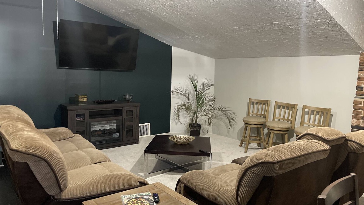 Little Italy Condo | Cozy spacious condo in Little Italy - 5 min drive to Cleveland Clinic