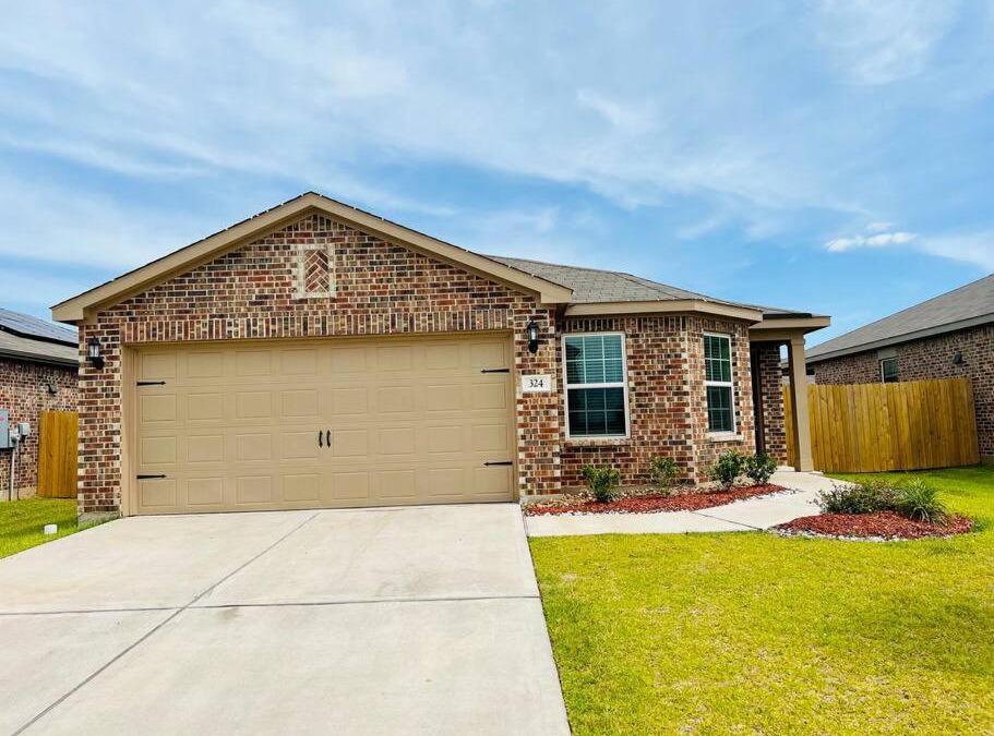 Katy Apartment | Cozy Spacious Home w. Fire Pit, Garden Tub & More!