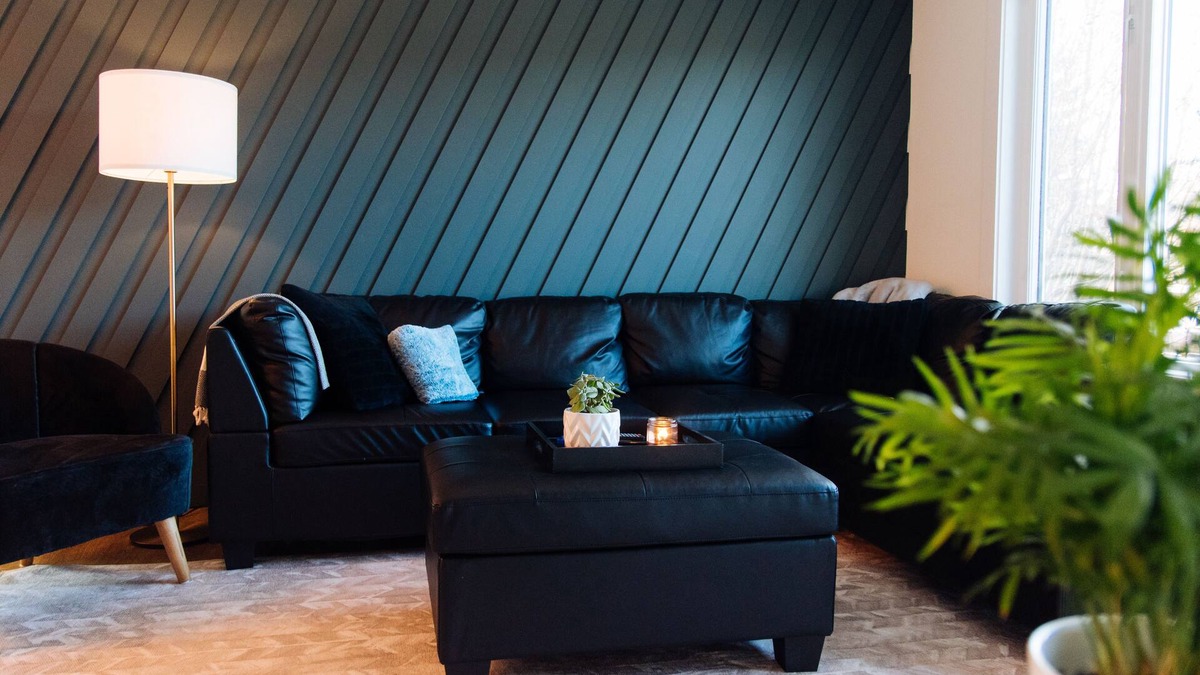 Red Deer House | Cozy & Spacious Modern House