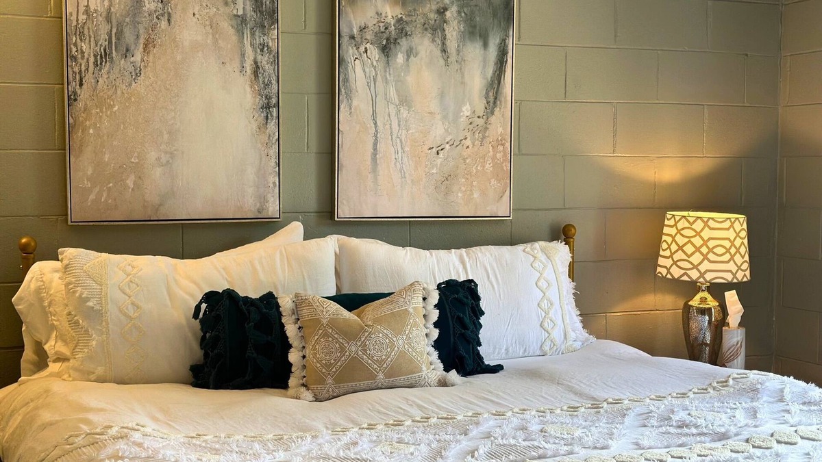 Greenbrier House | Cozy Speakeasy Apartment Home-30 min from Downtown Nashville; NO CLEANING FEE!