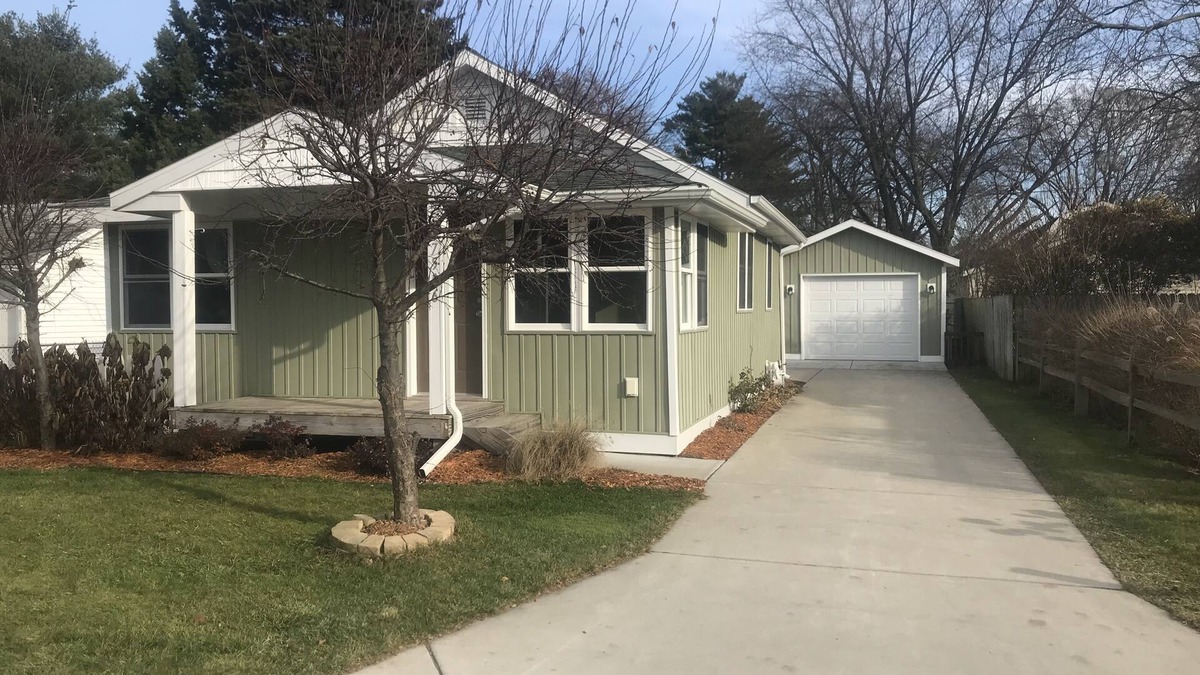 Spring Lake Cottage | Cozy Spring Lake view.
