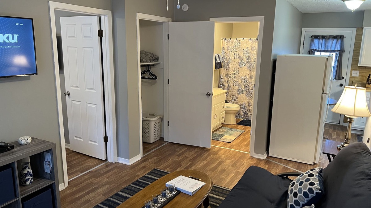 Bluewell Apartment | Cozy Spurrier Unit 6 1 bed 1 bath Pets Welcome FREE WiFi