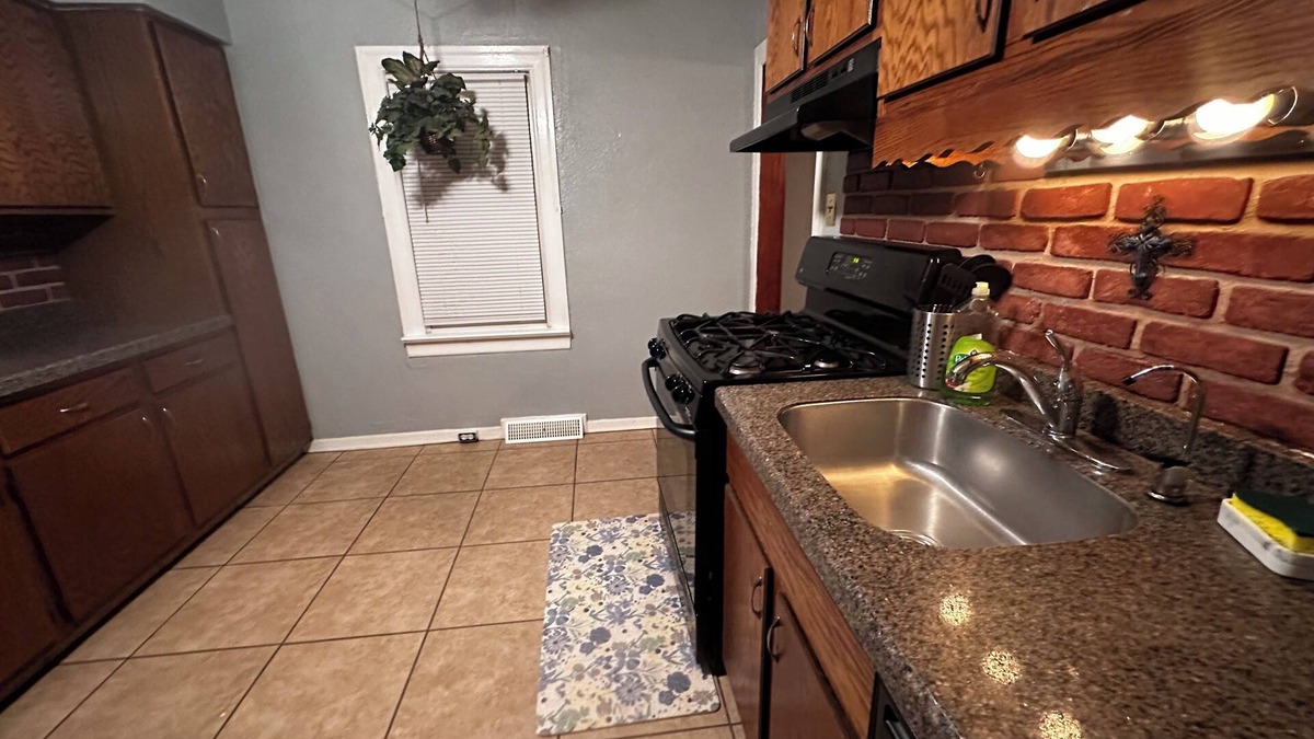 Ewing House | Cozy Stay Entire Home: Home Away Home