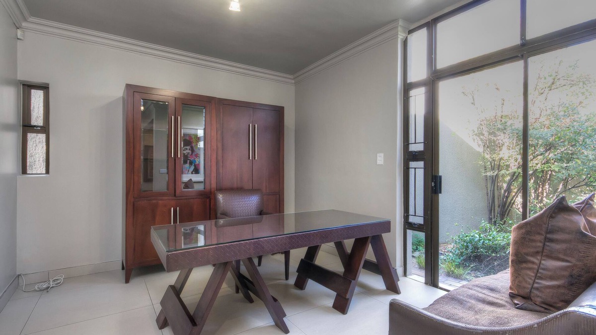 Sandown House | Cozy stay in the heart of Sandton, with a housecleaner at your disposal