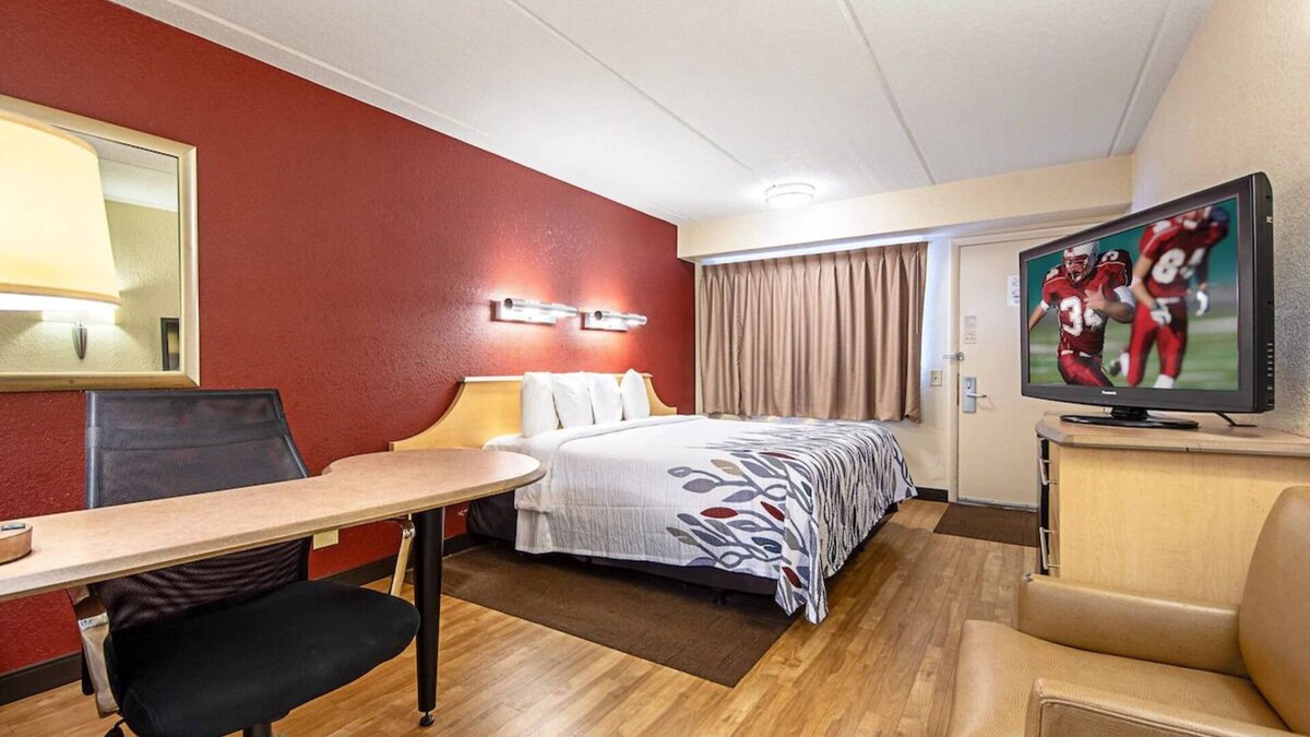 North Canton House | Cozy Stay Near Westfield Belden Village Mall, Conveniently Located for You