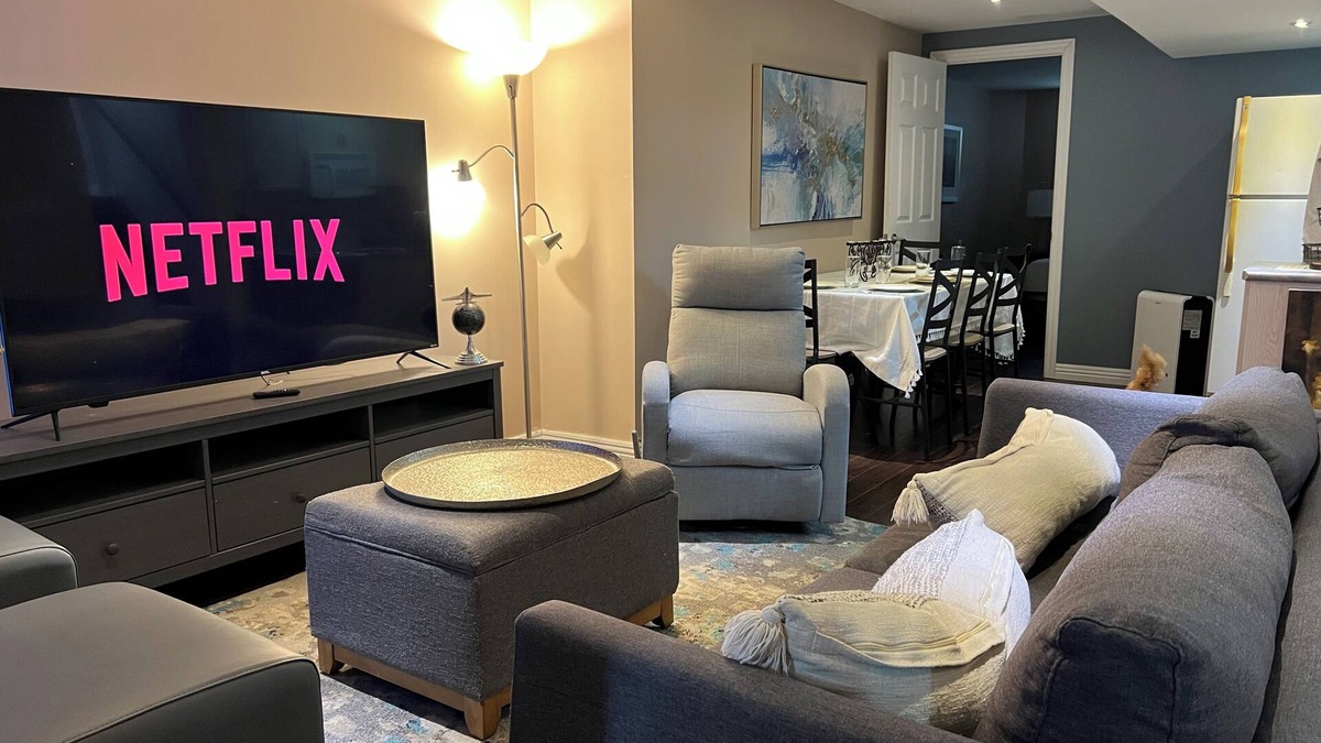 Whitby Apartment | Cozy Stay Near Whitby Downtown – 9 Mins to the Lake, Wildlife & Nature Trails!