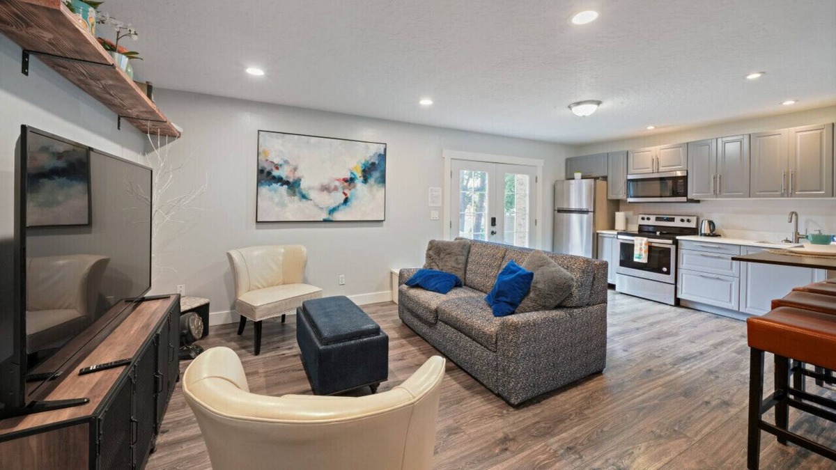 Sandy Apartment | Cozy Stay w/ Bunk Bed and Game Room