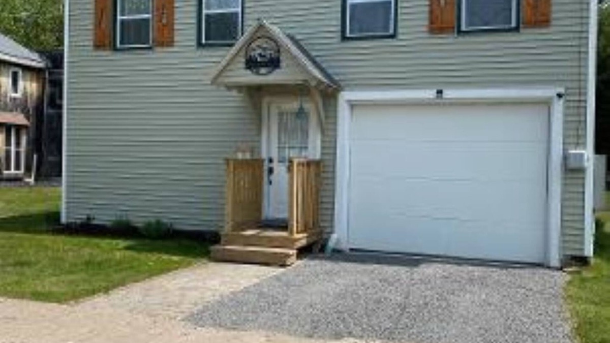 Old Forge House | Cozy stay within walking distance to everything!