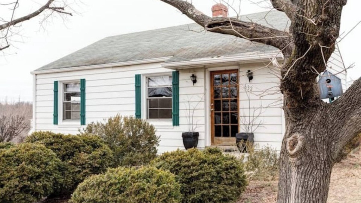 Belmont Cottage | Cozy Stonehenge Cottage- Fenced yard, Close to Hospital, Walk to Downtown