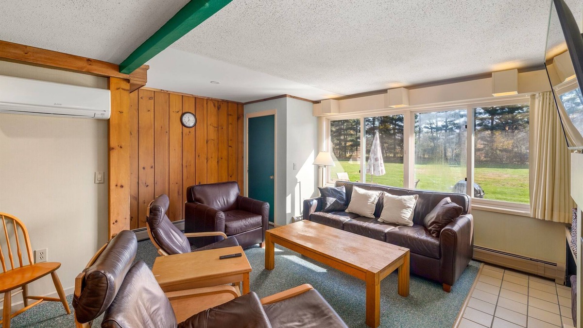 Stowe Area Condo | Cozy Stowe Condo w/Pools, Hot Tub & Shuttle—Near Slopes & Rec Path