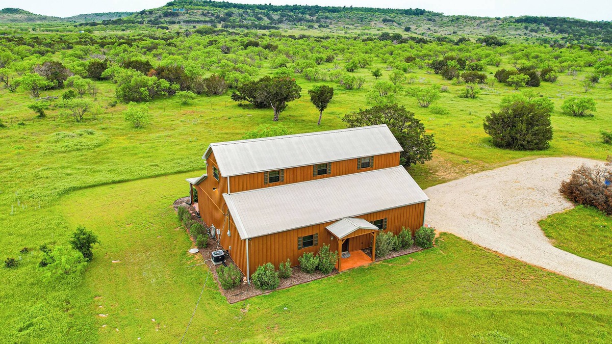 Palo Pinto County Cabin | Cozy Strawn Cabin w/Pool Access - Near Lake!
