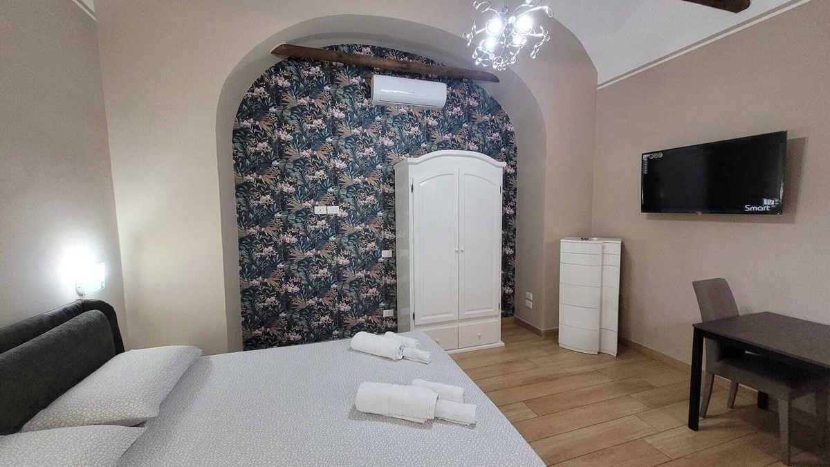 San Giorgio a Cremano Apartment | Cozy studio apartment with kitchen, air conditioning and private bathroom