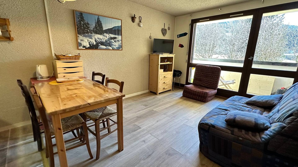 Correncon-en-Vercors Apartment | Cozy studio at the foot of slopes, south balcony, parking