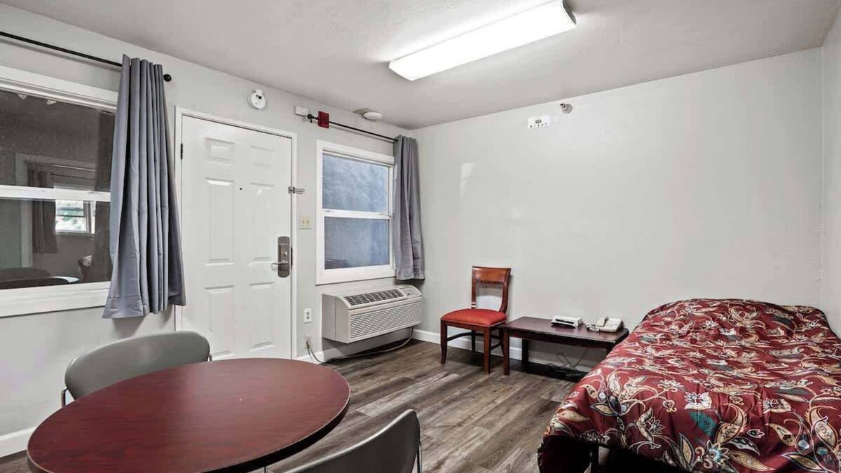 Fremont House | (Cozy studio, 2BED, 1BA, w/kitchen)