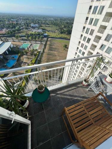 Tagaytay Apartment | Cozy Studio 5 Mins to Sky Ranch with Pool & View